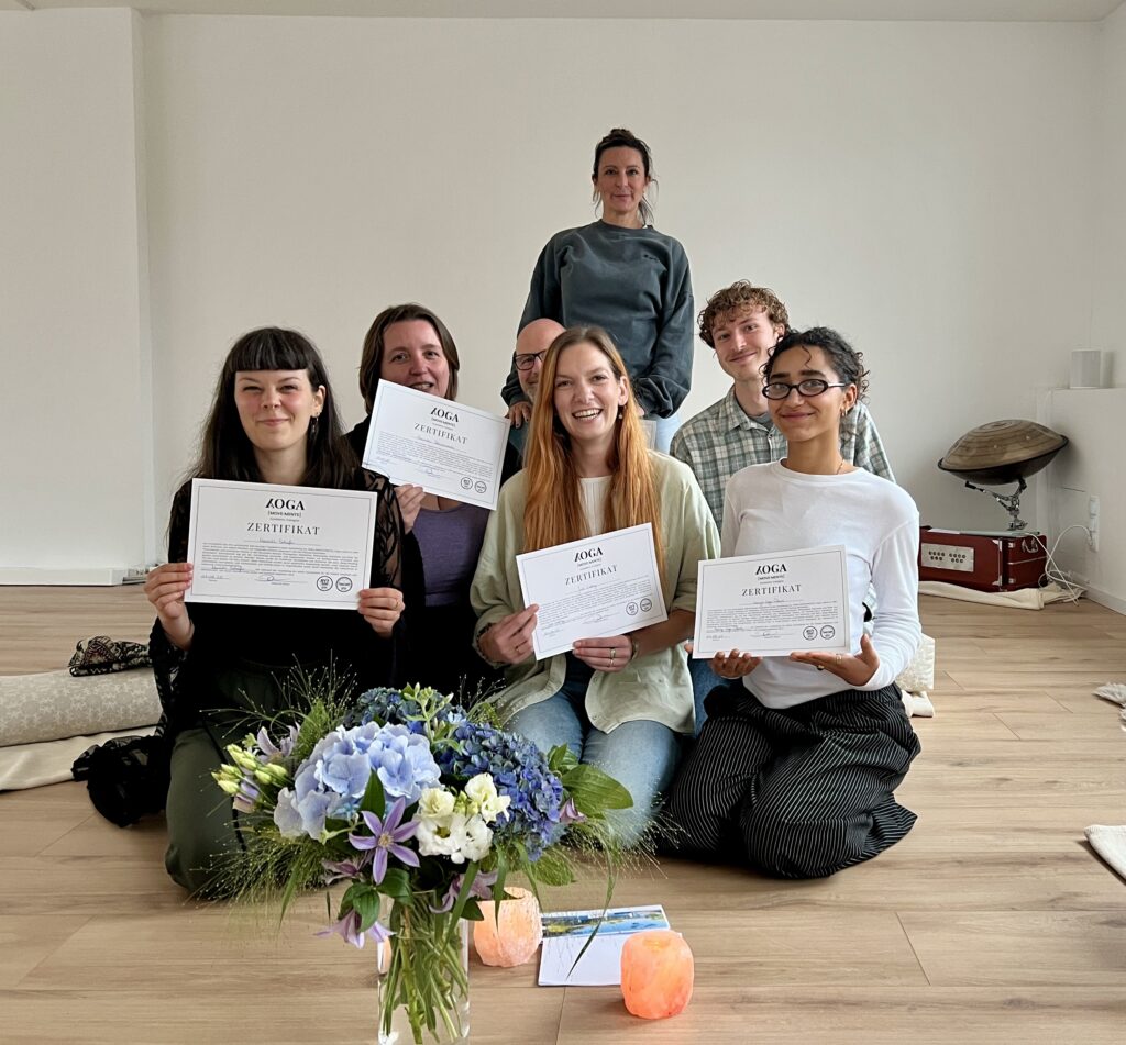 yoga teacher training in Palma de Mallorca — small group practice